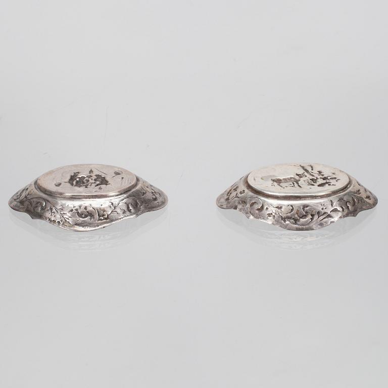 DOSA, FAT, 2 st, och ASKFAT, 2 st. Silver. Bl.a. Holland 1920-tal. Vikt totalt ca 260 g.