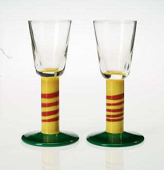 A pair of Gunnar Cyrén "Popglas" glass goblet by Orrefors 1967.