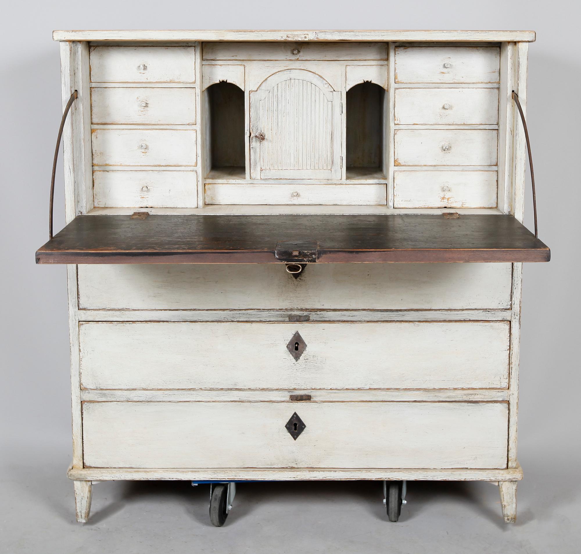 CHIFFONJÉ, sengustaviansk, 1800-tal.