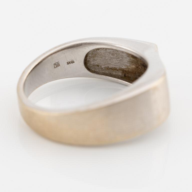 Ring, 18K white gold with small diamonds.