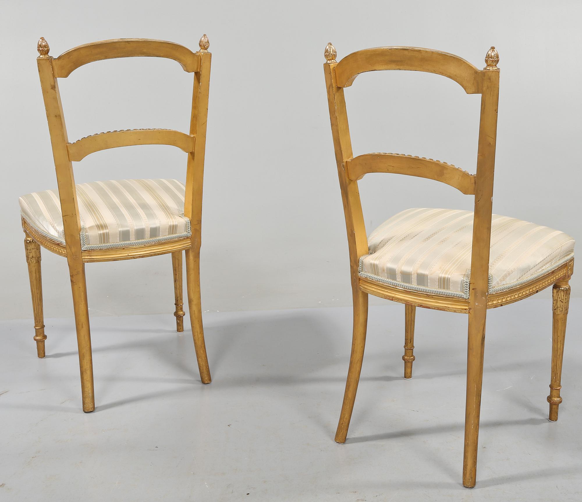 STOLAR, ett par, Louis XVI-stil, omkring år 1900.