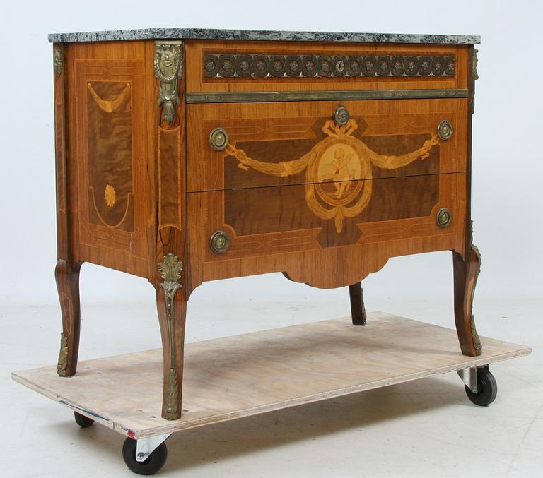 BYRÅ, gustaviansk stil, 1900-tal.