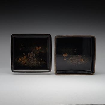 A Japanese lacquered box with cover, Meiji period (1868-1912).