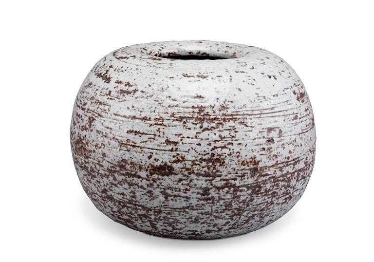 Annikki Hovisaari, A CERAMIC BOWL.