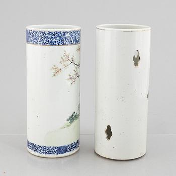 A Chinese porcelain brushpot and a hatstand, first part of the 20th century.