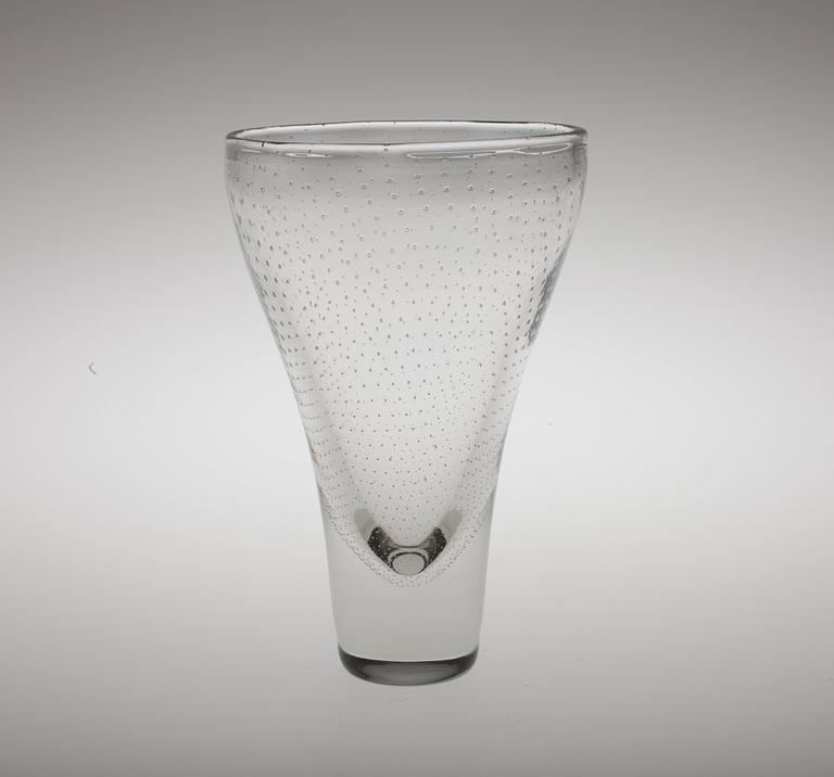 Gunnel Nyman, A VASE.