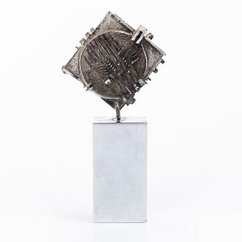 Arnaldo Pomodoro, "Piccola scultura".