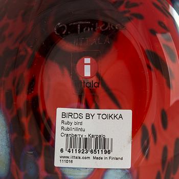 Oiva Toikka, a 'Ruby bird' and 'Little tern' glass birds, signed O. Toikka Iittala.