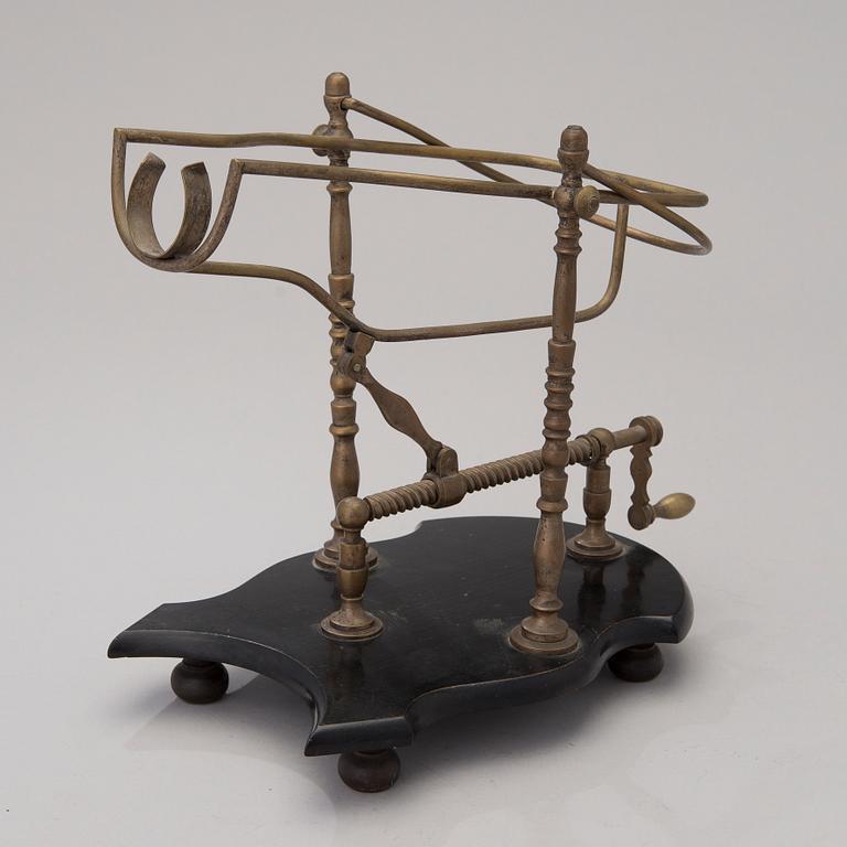 DEKANTERINGSSTÄLL, Europa, 1900-talets början.