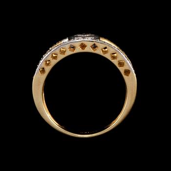 RING, 18k guld och vitguld med hjärtslipad diamant, 0.16 ct samt 22 briljantslipade diamanter, 0.10 ct. Vikt 7 g.