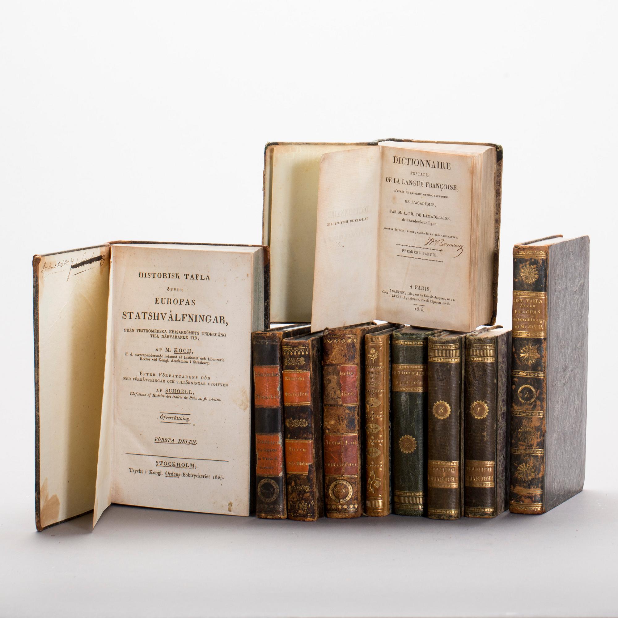 PARTI BÖCKER, bland annat "Historiks Tafla övfer Europas Stathvålfningar..." Stockholm, 1826.
