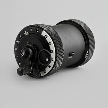 KALKYLATOR, "Curta, Type I", utvecklad av Curt Herzstark, tillverkad av Contina AG Mauren, 1956.