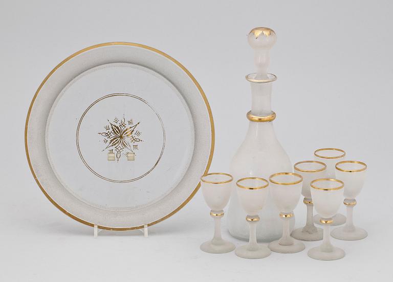 KARAFF, GLAS SAMT BRICKA, 9 delar, 1800-talets andra hälft.
