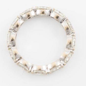Ring, full eternity band, 18K white gold set with oval-cut diamonds.