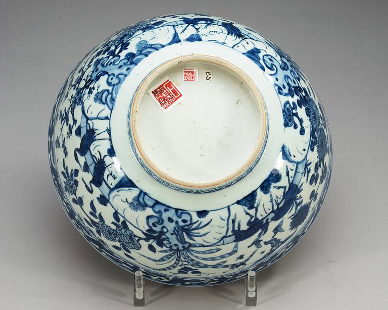 A blue and white bowl, Ming dynasty, Wanli (1573-1620).