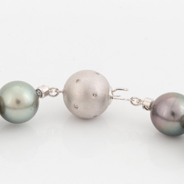 A Tahitian cultured pearl necklace.