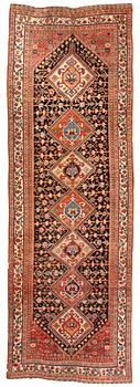 1272. SEMI-ANTIQUE QASHQAI RUNNER. 340,5 x 111,5 cm.