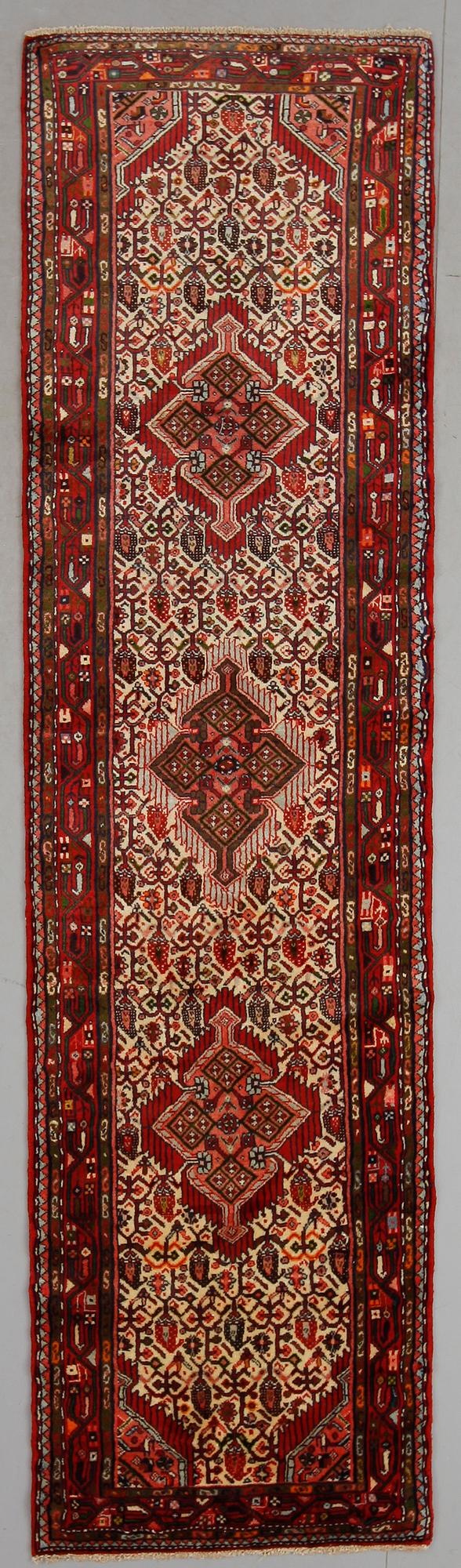 MATTA, Hamadan, ca 285 x 82 cm.