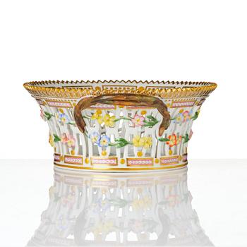 Gallerkorg med fat, porslin. 'Flora Danica', Royal Copenhagen, Denmark, 1900-tal.