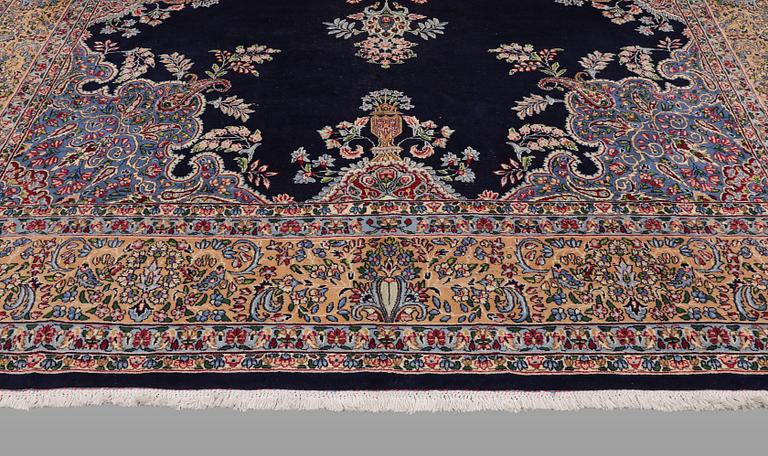 Matta, Kirman Laver, signerad, ca 436 x 280 cm.