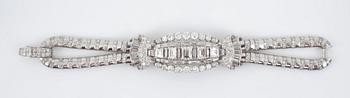 A Van Cleef & Arpels diamond, circa 28.00 ct, bracelet. Ca 1940's.