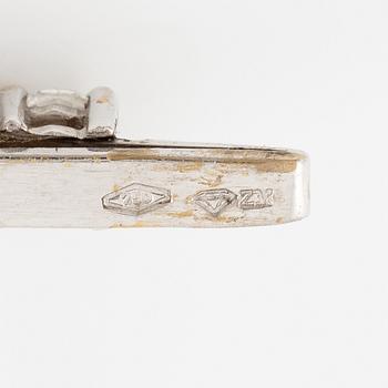 Tennis bracelet 18K white gold with round brilliant-cut diamonds.