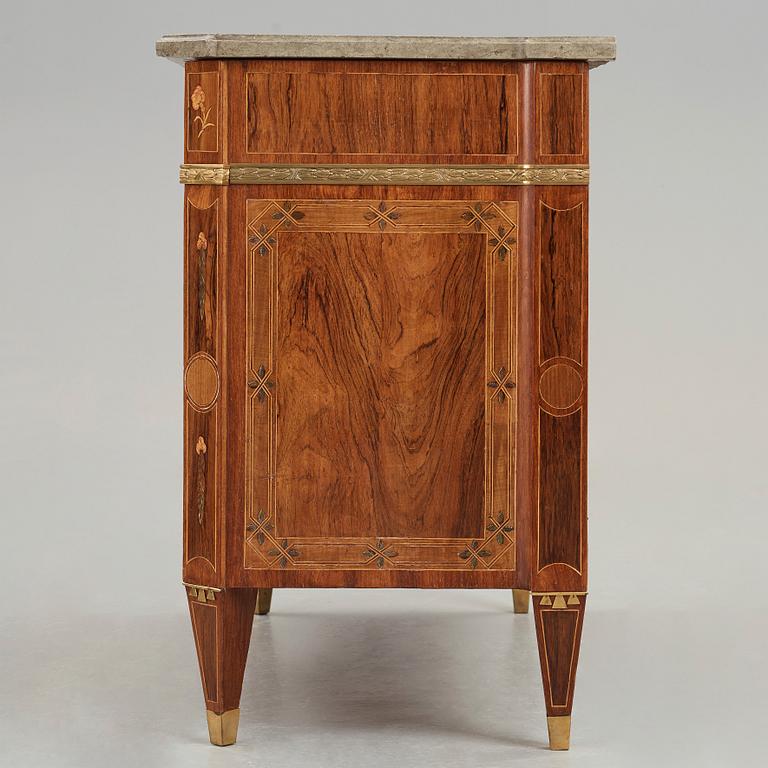 A Gustavian late 18th century commode attributed to Jonas Hultsten (master in Stockholm 1773-1794).