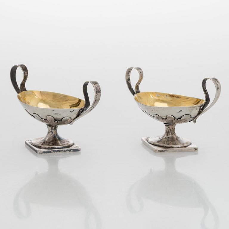 Saltkar, ett par, silver, Finland, slitna stämplar, möjligen Gustaf Lönnqvist, aktiv i Borgå 1827-65.