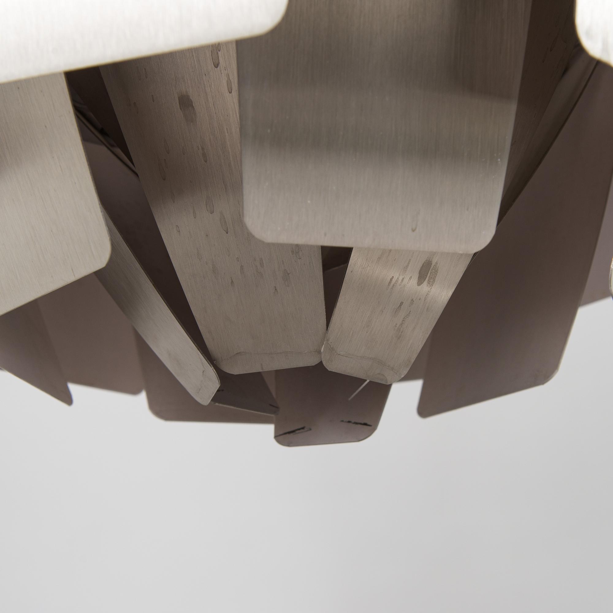 Poul Henningsen, kattovalaisin, "PH Artichoke / PH-Kotte", Louis Poulsen, Tanska, 1980-luku.