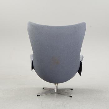 An 'Egg Chair' by Arne Jacobsen for Fritz Hansen, designed 1958.