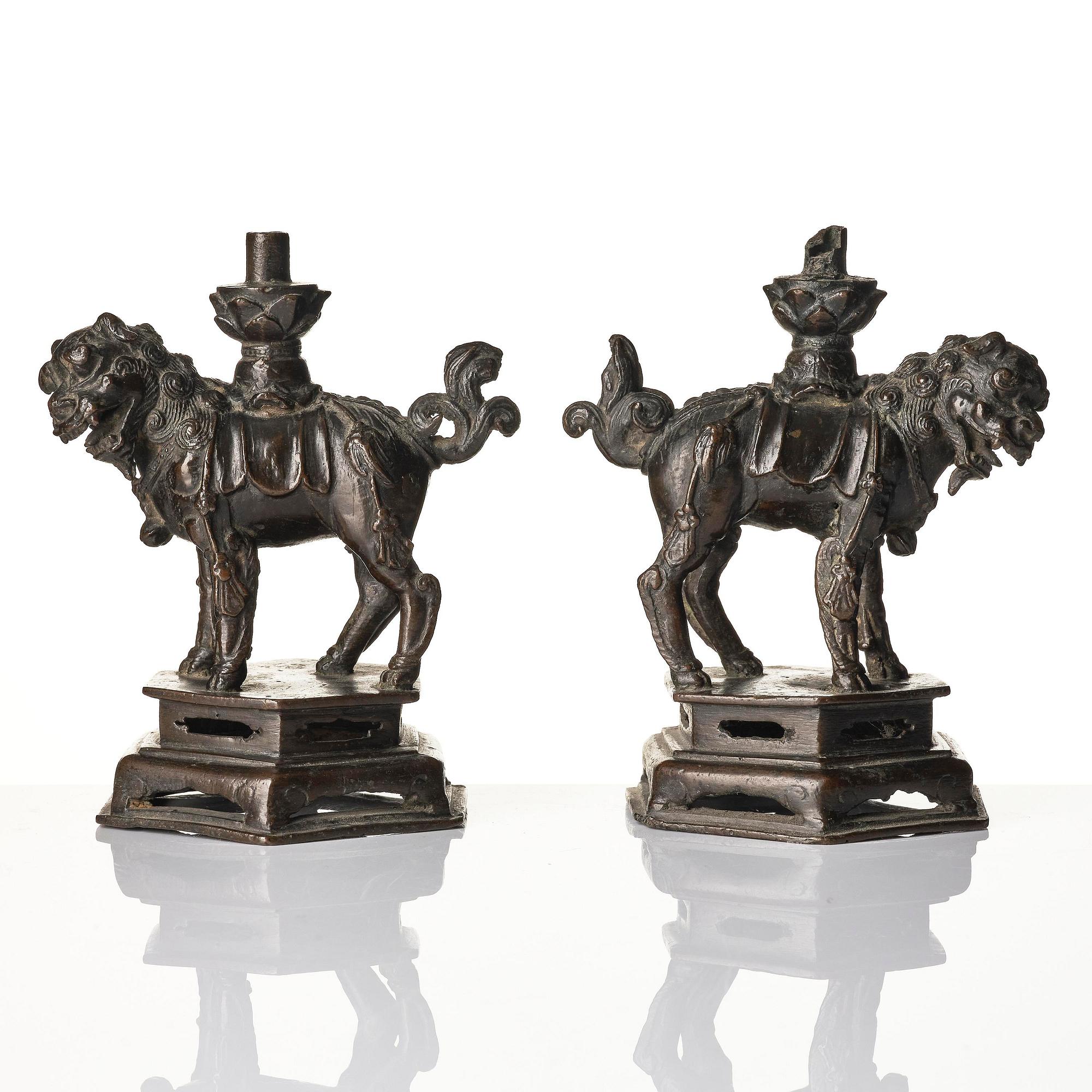 Rökelsehållare, ett par, brons. Yuan/Mingdynastin.