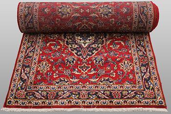 A Keshan runner carpet, 587 x 95 cm.