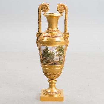 A RUSSIAN URN, bronze and porcelain, first half of the 19th century.