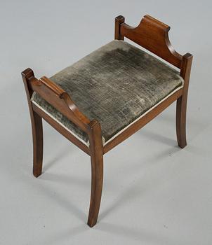 TABURETT, Karl Johan-stil, 1900-talets första hälft.