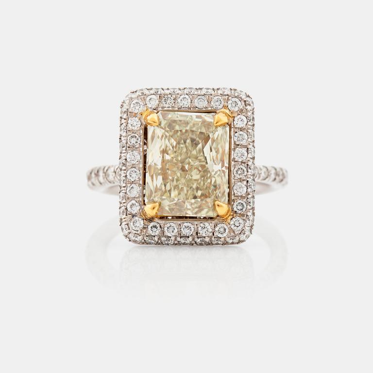 A 3.02 ct radiant-cut Fancy Yellow/VVS2 ring. Certificate from HRD.
