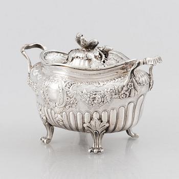 A French 19th century box with lid, 'Historismus' silver, pseudo marks.