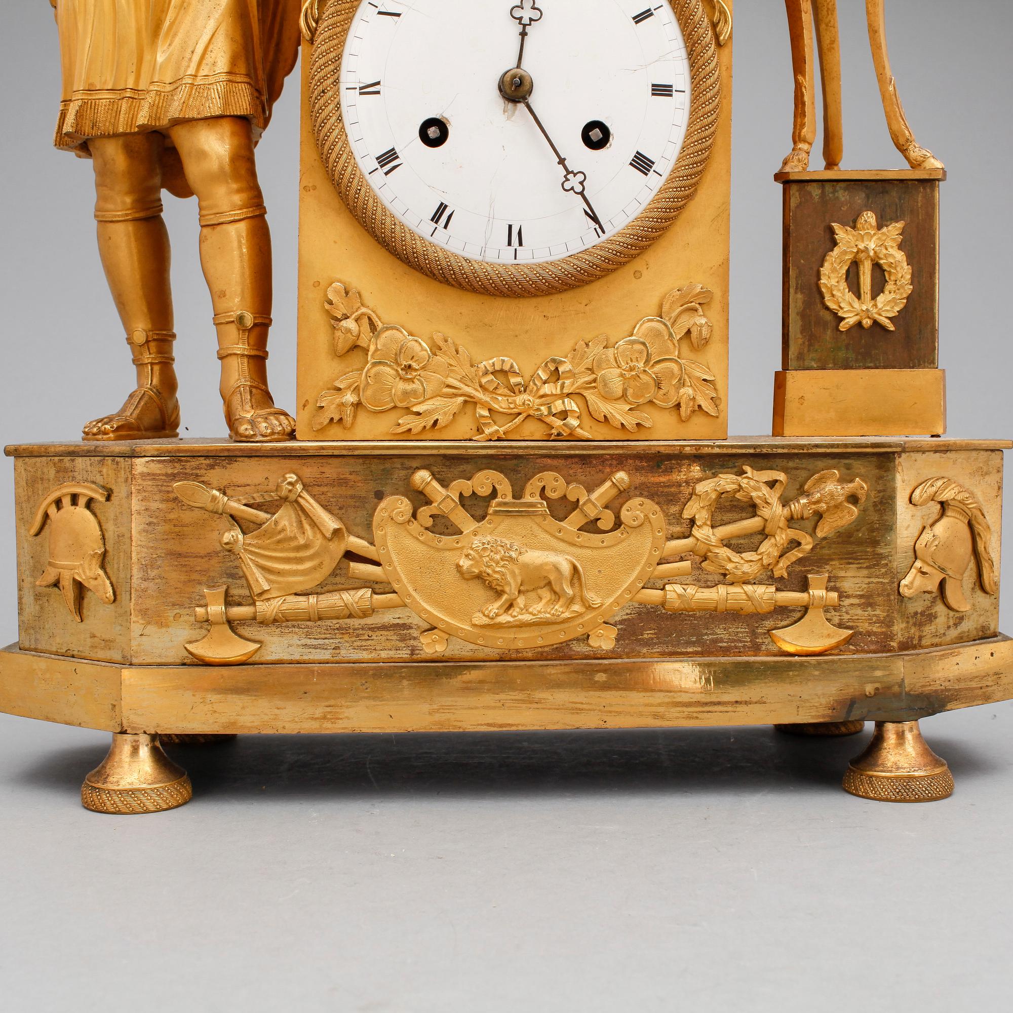BORDSPENDYL, empire, 1800-talets första hälft.