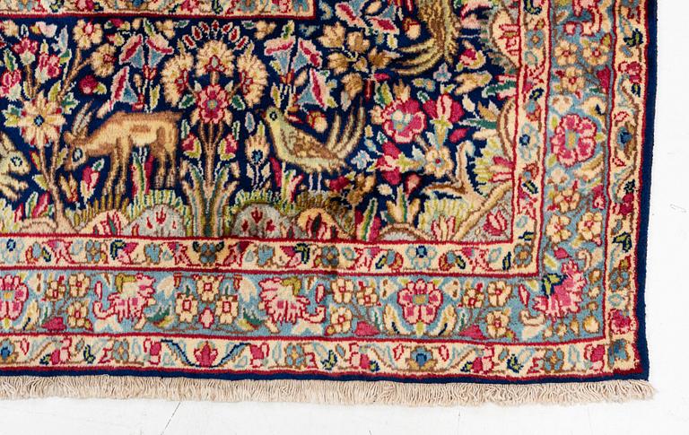 Carpet, Kerman, approx. 390 x 295 cm.