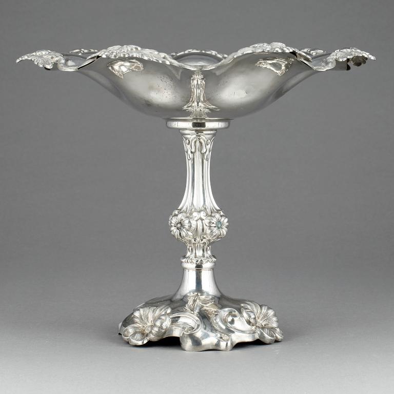 SKÅLFAT på fot, silver, G Möllenborg, Stockholm 1868, vikt ca 613 gram.