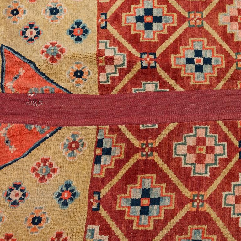 MATTO/A SADDLE CLOTH, an old Tibetan, ca 114 x 119-138,5 cm.