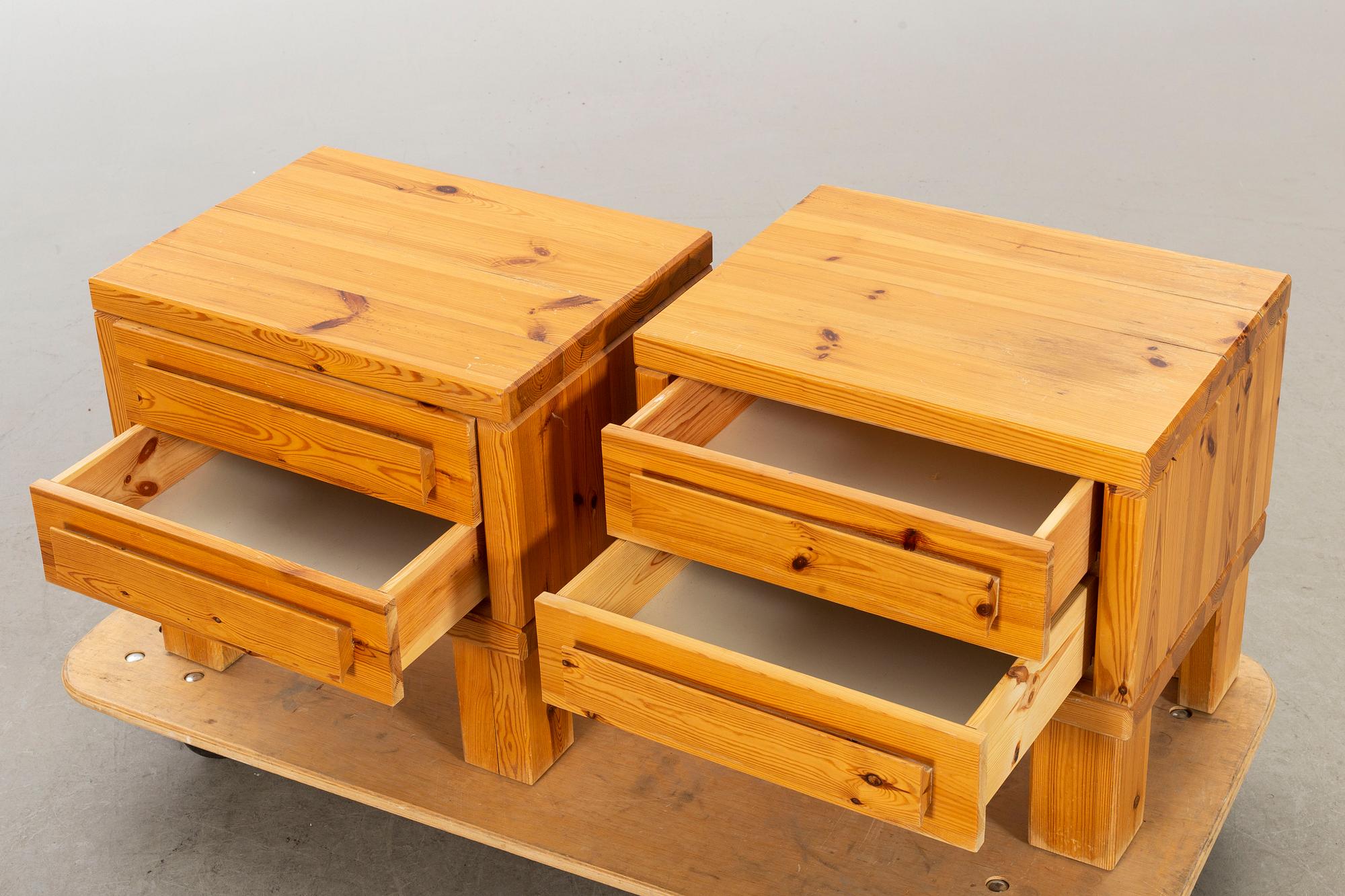 SÄNGBORD, ett par, furu, 1970-tal.