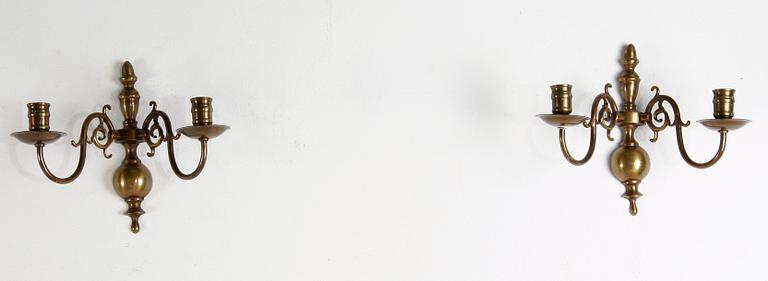 LJUSKRONA SAMT APPLIQUER, ett par, mässing, barockstil, 1900-tal. H 23-41.