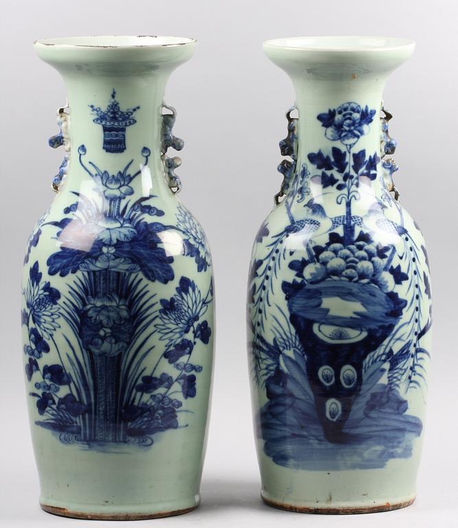 GOLVURNOR, 2 st, porslin. Kina.