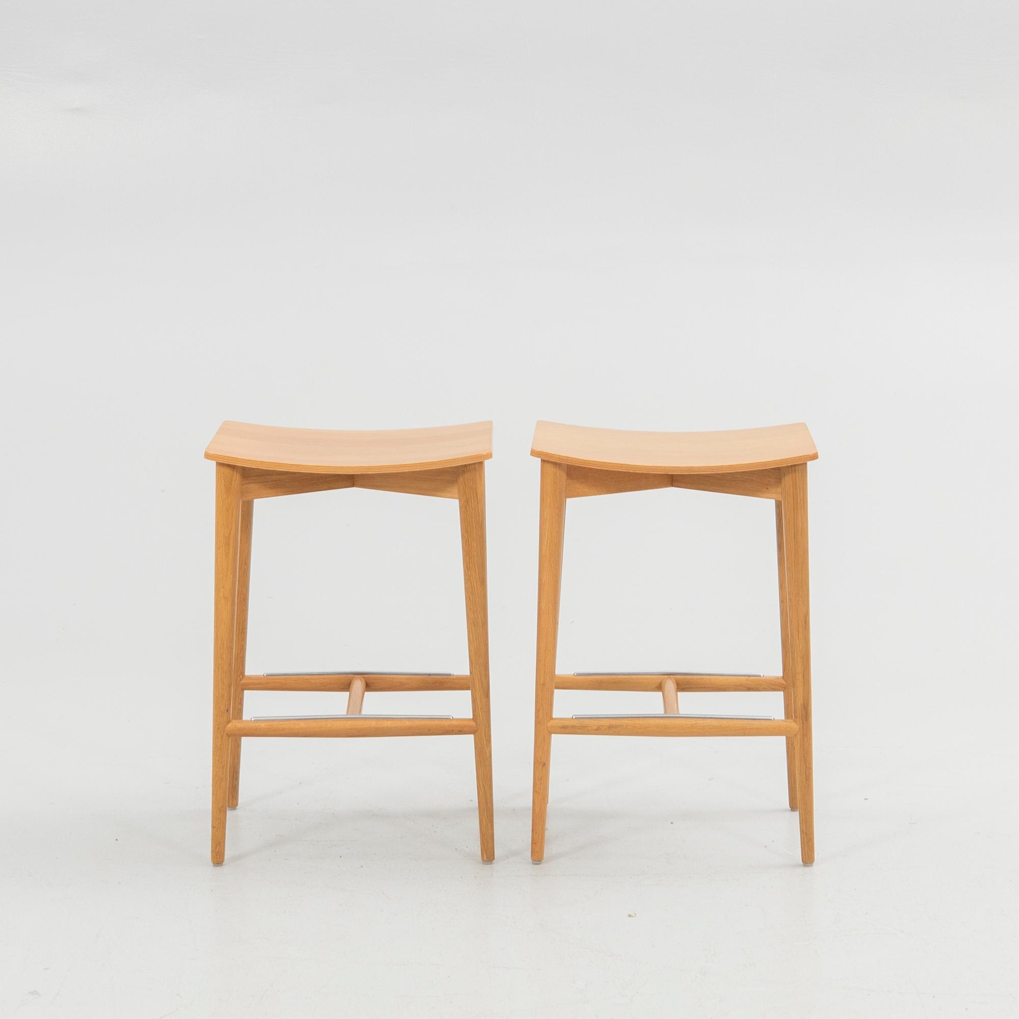 Jonas Lindvall, Bord samt pallar, 9 delar, "Oak", för Skandiform.