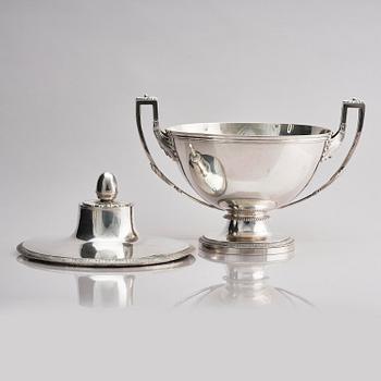 A Swiss silver tureen with lid, mark of Bossard & Sohn, 20th Century.