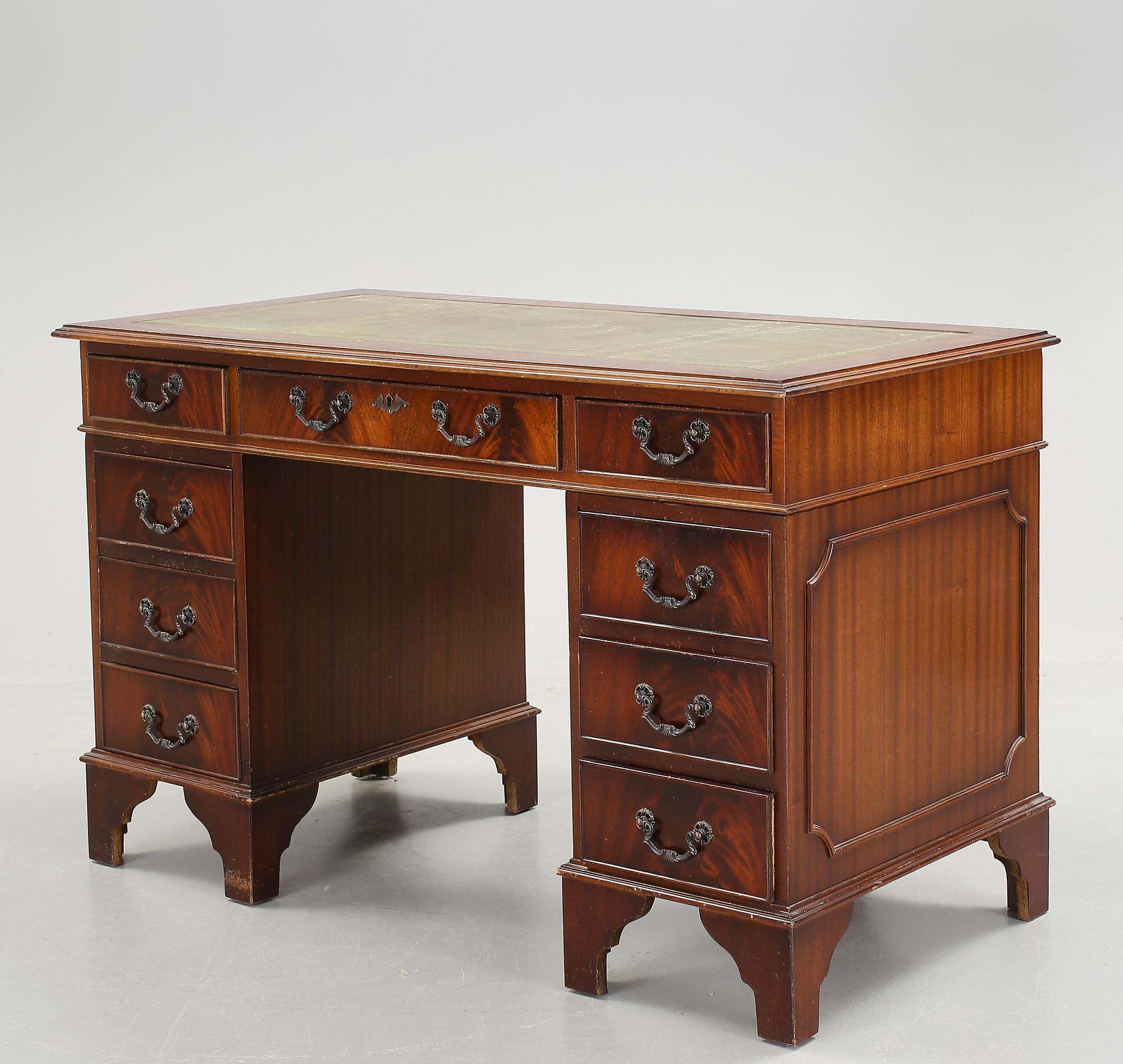 SKRIVBORD, engelsk stil, 1900-tal.