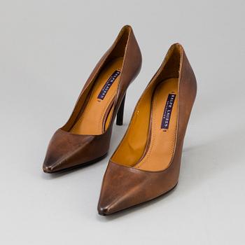 A pair of pumps by  Ralph Lauren, in size 39.