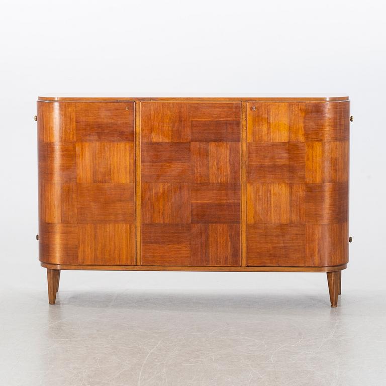 SKÅP. "Eugen" Svenska möbelfabrikerna Bodafors 1900-talets mitt.