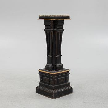Piedestal, sent 1800-tal.