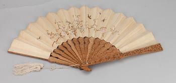 SOLFJÄDER samt ETUI, Kina 1800-talets slut.